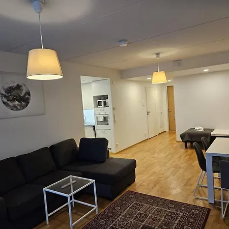 Kotimaailma - Tilava Kolmio Kruunuvuorenrannassa